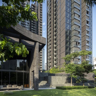 Le due torri residenziali del complesso Martin Modern si stagliano con i loro 30 piani sullo skyline di Singapore (© Darren Soh)