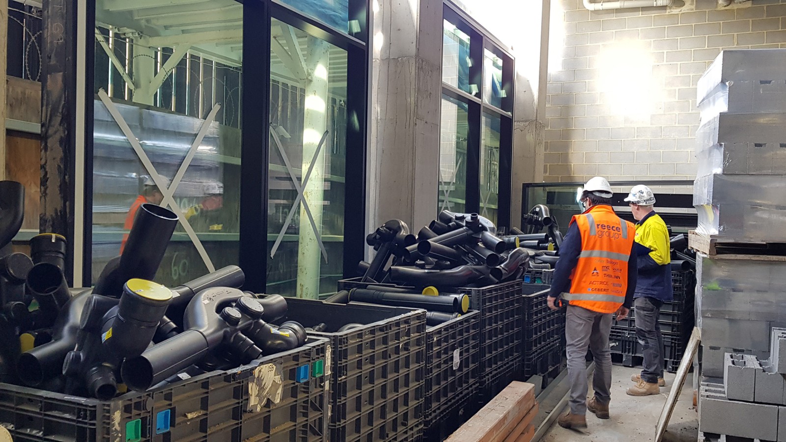 Sistemi di scarico Geberit SuperTube e PE-HD (© Peter Casamento, Marc Williams) Sistemi di scarico Geberit SuperTube e PE-HD (© Peter Casamento, Marc Williams)