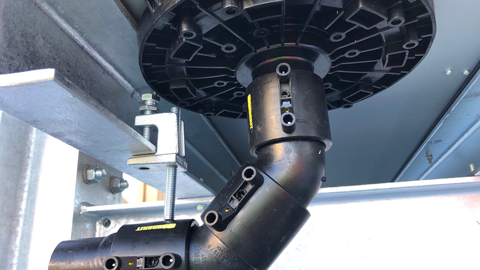 Il know-how di Geberit in azione: il sistema di scarico Pluvia. (©Geberit) Il know-how di Geberit in azione: il sistema di scarico Pluvia. (©Geberit)