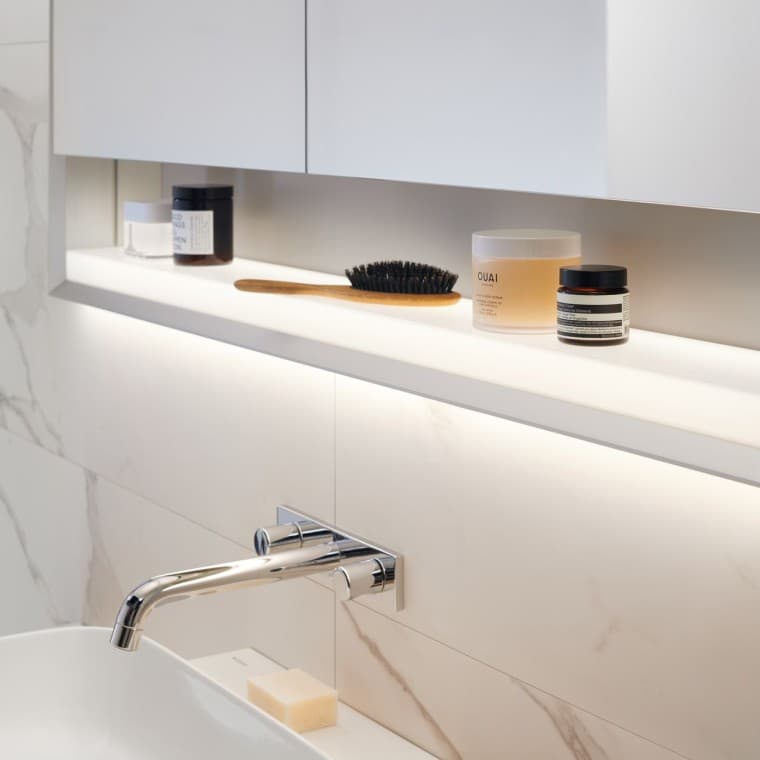 La nicchia luminosa di Geberit ONE La nicchia luminosa di Geberit ONE