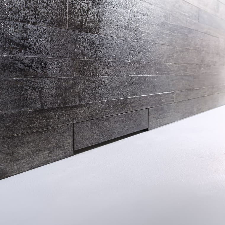 Scarico doccia a parete con copertura personalizzabile. Scarico doccia a parete con copertura personalizzabile.