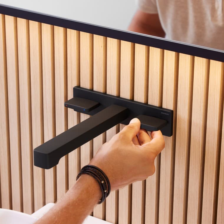 La rubinetteria Geberit ONE in nero è di moda (© Geberit) La rubinetteria Geberit ONE in nero è di moda (© Geberit)