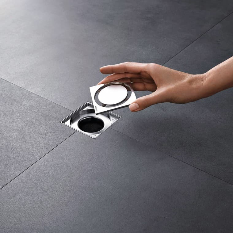 L’inserto a pettine Geberit è nascosto sotto il coperchio L’inserto a pettine Geberit è nascosto sotto il coperchio