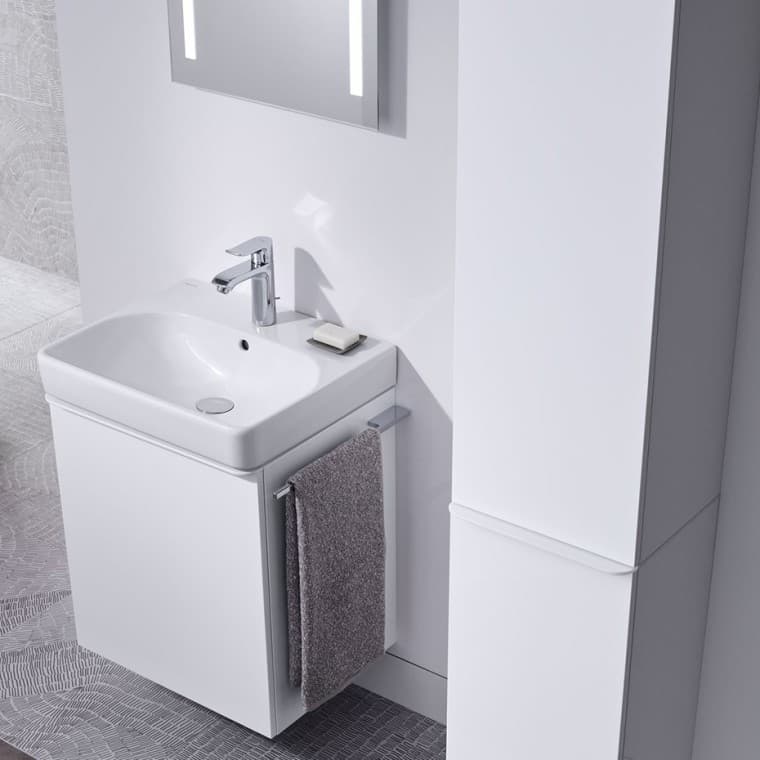 Lavabo e specchio con luce Geberit Smyle Lavabo e specchio con luce Geberit Smyle