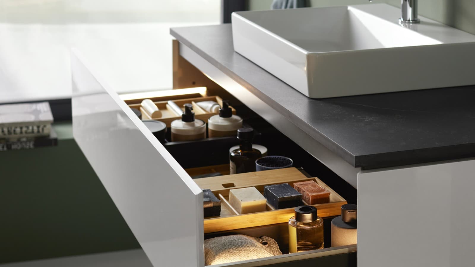 Mobile lavabo Geberit ONE con cassetto senza maniglie Mobile lavabo Geberit ONE con cassetto senza maniglie