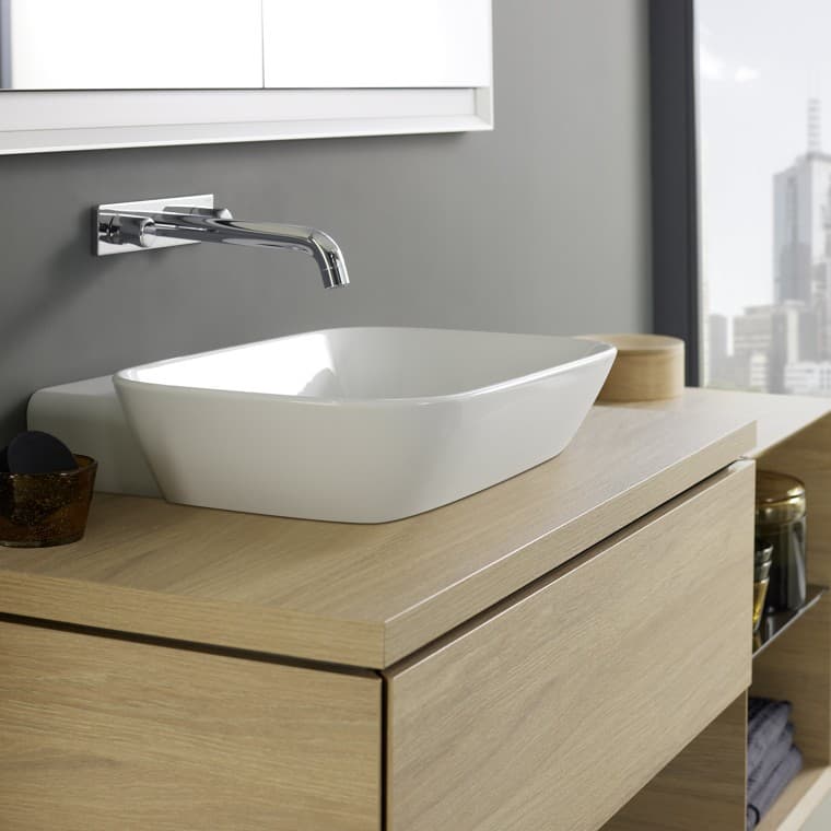 Lavabo da appoggio Geberit ONE e mobile bagno in legno, resistenti all’umidità Lavabo da appoggio Geberit ONE e mobile bagno in legno, resistenti all’umidità
