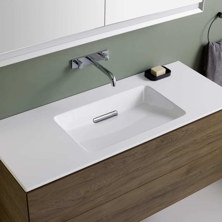 Lavabo slim Geberit ONE con superficie d’appoggio laterale Lavabo slim Geberit ONE con superficie d’appoggio laterale