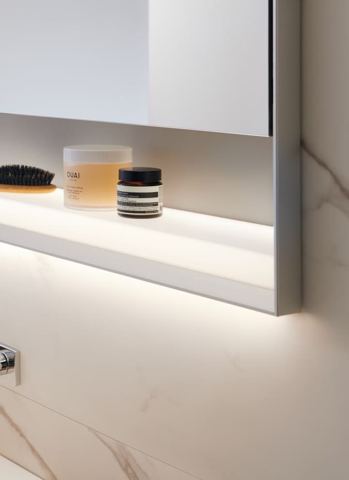 Mobile bagno contenitore Geberit ONE con specchio Mobile bagno contenitore Geberit ONE con specchio