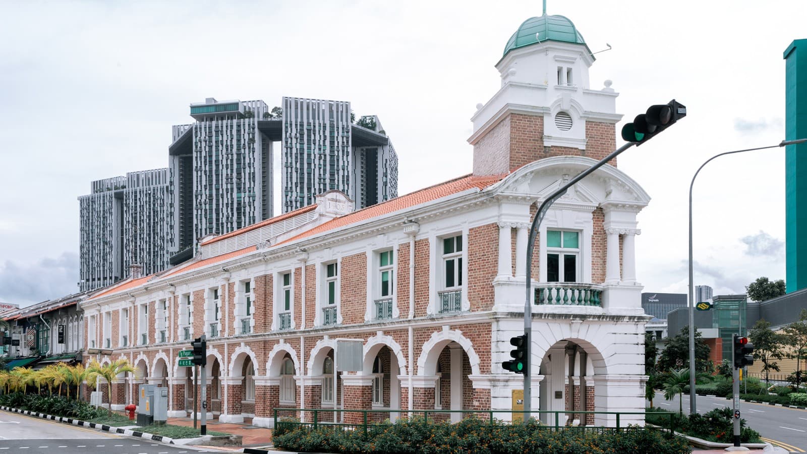 Il ristorante Born si trova nella stazione Jinrikisha, uno dei pochi edifici storici di Singapore. È di proprietà dell'attore Jackie Chan (© Owen Raggett) Il ristorante Born si trova nella stazione Jinrikisha, uno dei pochi edifici storici di Singapore. È di proprietà dell'attore Jackie Chan (© Owen Raggett)