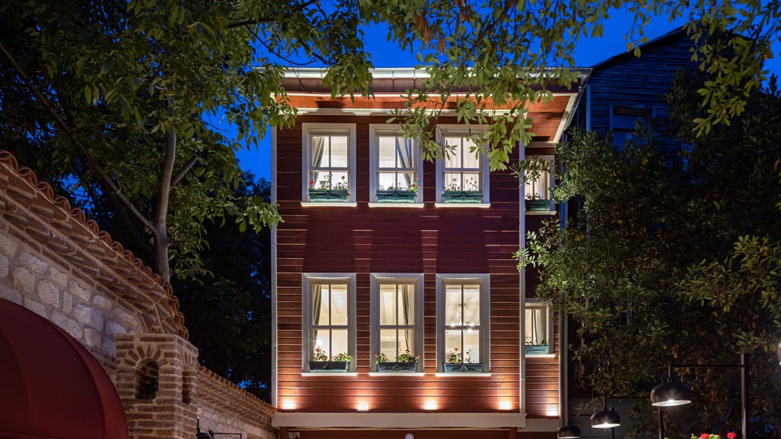 Il cortile dell'Hotel Turkish House di Istanbul combina elementi strutturali e decorativi di epoche diverse (© Hotel Turkish House) Il cortile dell'Hotel Turkish House di Istanbul combina elementi strutturali e decorativi di epoche diverse (© Hotel Turkish House)
