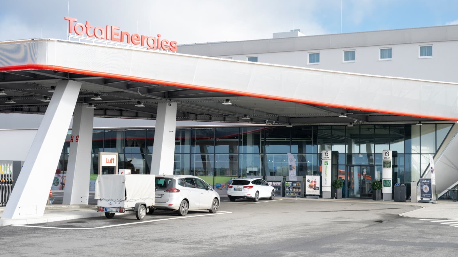 La nuova area di sosta di Evendorf ha aperto le sue porte nel 2023 ed è dotato di un bagno pubblico di 2theloo (© Meike Goebel). La nuova area di sosta di Evendorf ha aperto le sue porte nel 2023 ed è dotato di un bagno pubblico di 2theloo (© Meike Goebel).