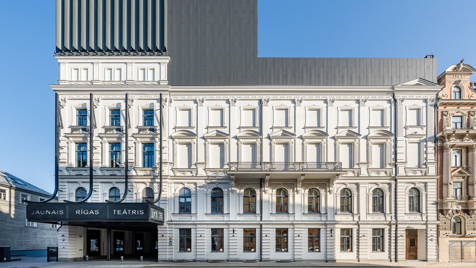 Da edificio fatiscente a gioiello architettonico: il Nuovo Teatro di Riga (© Jānis Salmanis) Da edificio fatiscente a gioiello architettonico: il Nuovo Teatro di Riga (© Jānis Salmanis)