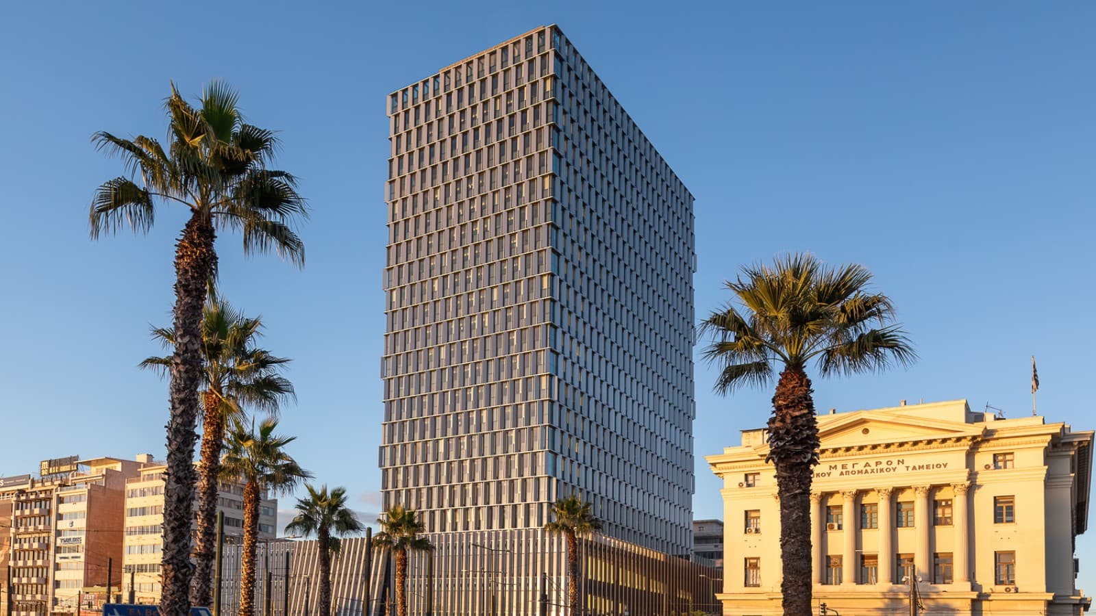 Torre del Pireo, Atene (© George Fakaros) Torre del Pireo, Atene (© George Fakaros)