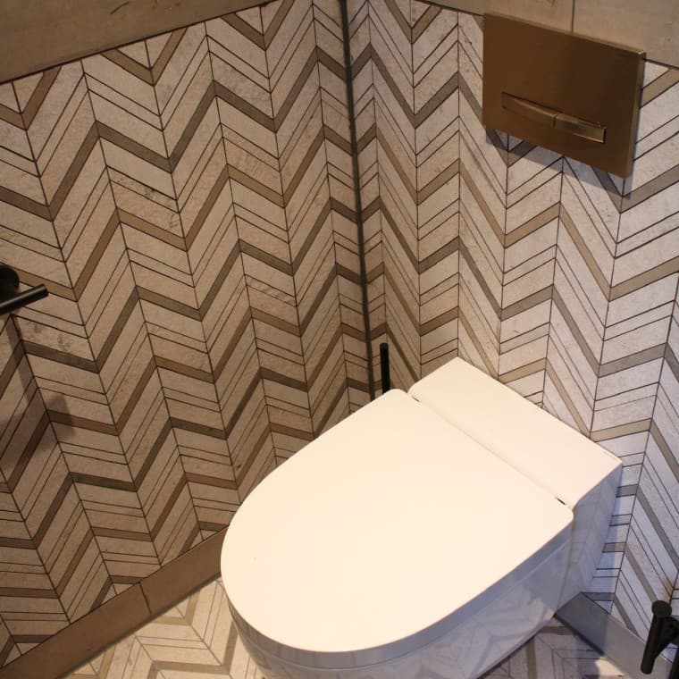 La placca di comando Sigma50 garantisce un’eleganza senza tempo. (© Geberit) La placca di comando Sigma50 garantisce un’eleganza senza tempo. (© Geberit)