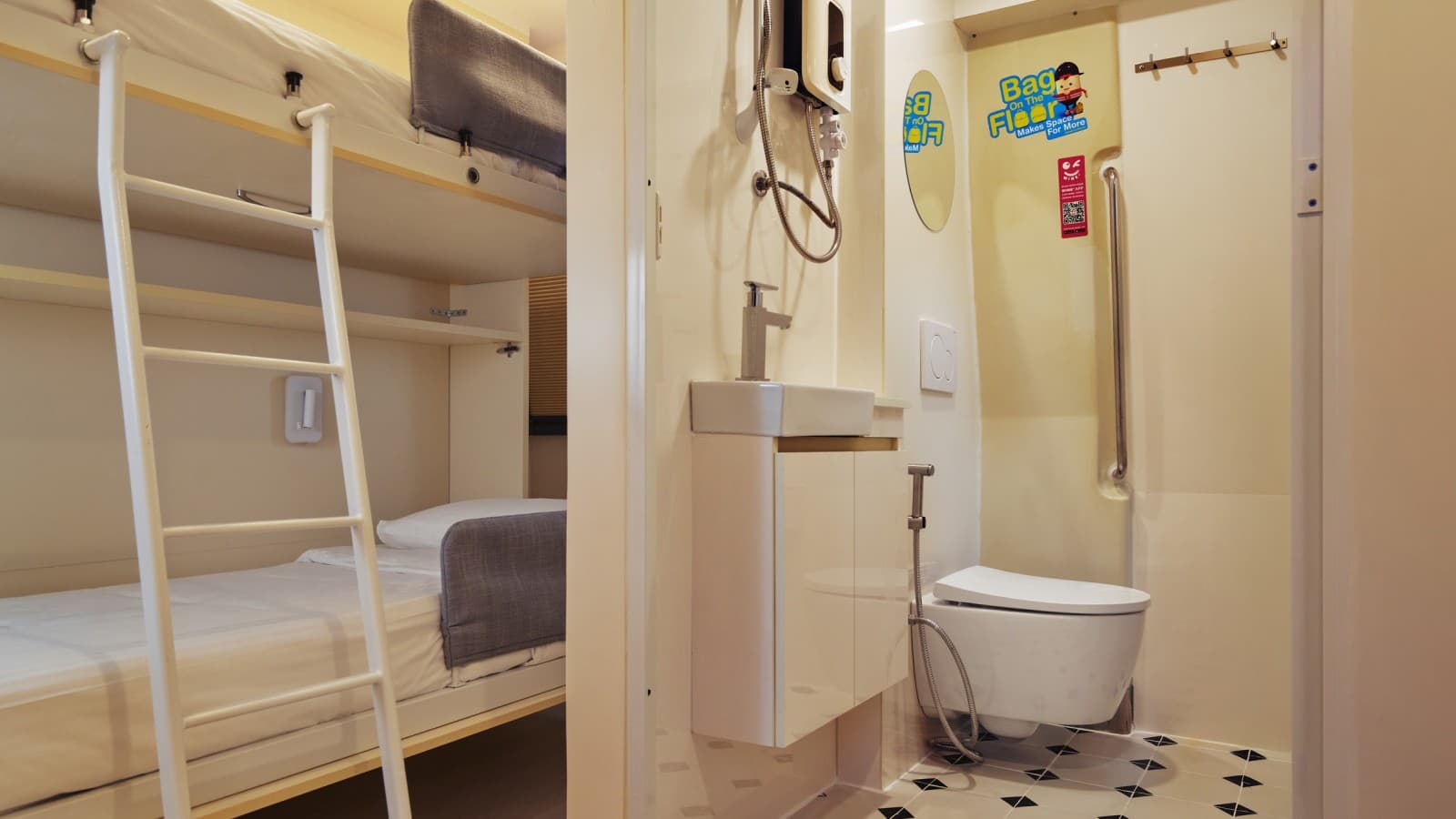 I letti su misura possono essere facilmente ripiegati quando non sono in uso. (© Watson Lau) I letti su misura possono essere facilmente ripiegati quando non sono in uso. (© Watson Lau)