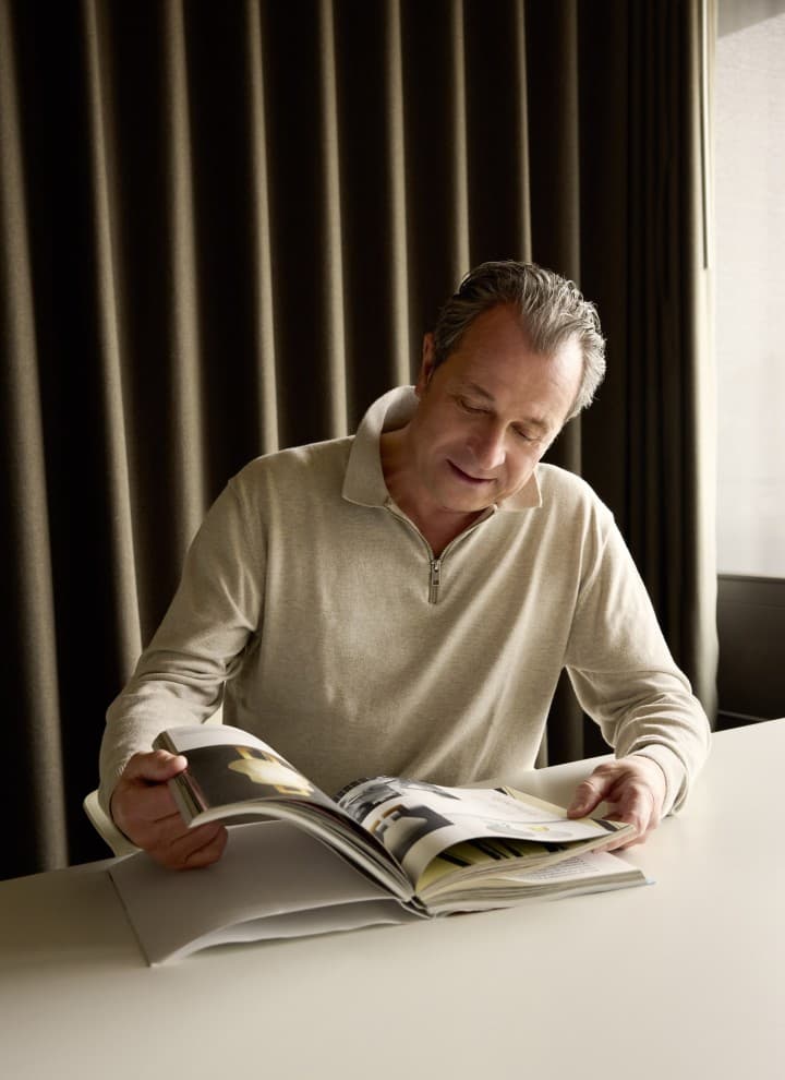 Aurel Aebi è cofondatore del rinomato studio di design svizzero atelier oï. (© Joan Minder) Aurel Aebi è cofondatore del rinomato studio di design svizzero atelier oï. (© Joan Minder)