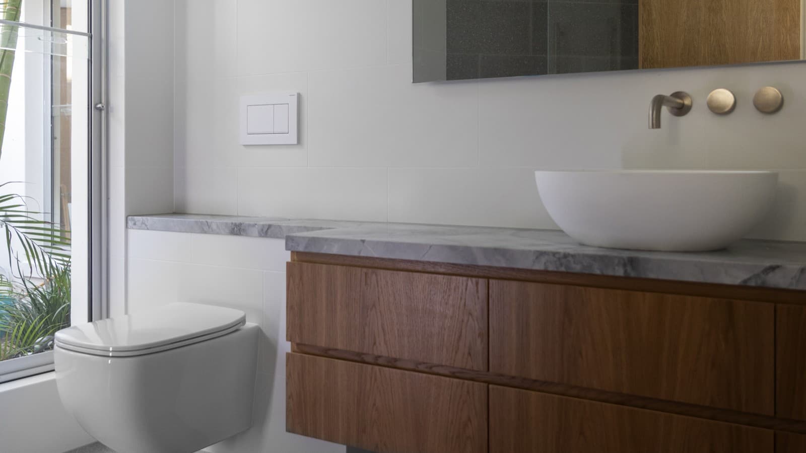 Durante la ristrutturazione dei quattro bagni, è stata nuovamente scelta la cassetta di scarico da incasso resistente di Geberit (© Geberit). Durante la ristrutturazione dei quattro bagni, è stata nuovamente scelta la cassetta di scarico da incasso resistente di Geberit (© Geberit).