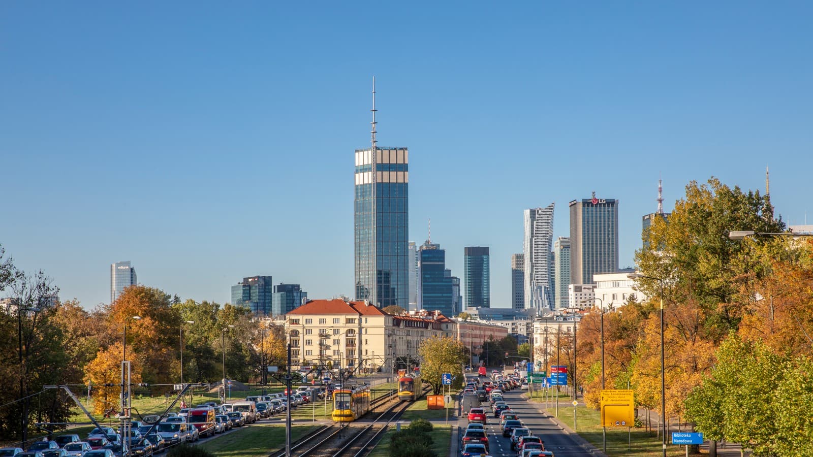 Il grattacielo Varso Place, con i suoi 300 metri di altezza, veglia su tutta la città di Varsavia. (© Aaron Hargreaves/Foster + Partners) Il grattacielo Varso Place, con i suoi 300 metri di altezza, veglia su tutta la città di Varsavia. (© Aaron Hargreaves/Foster + Partners)