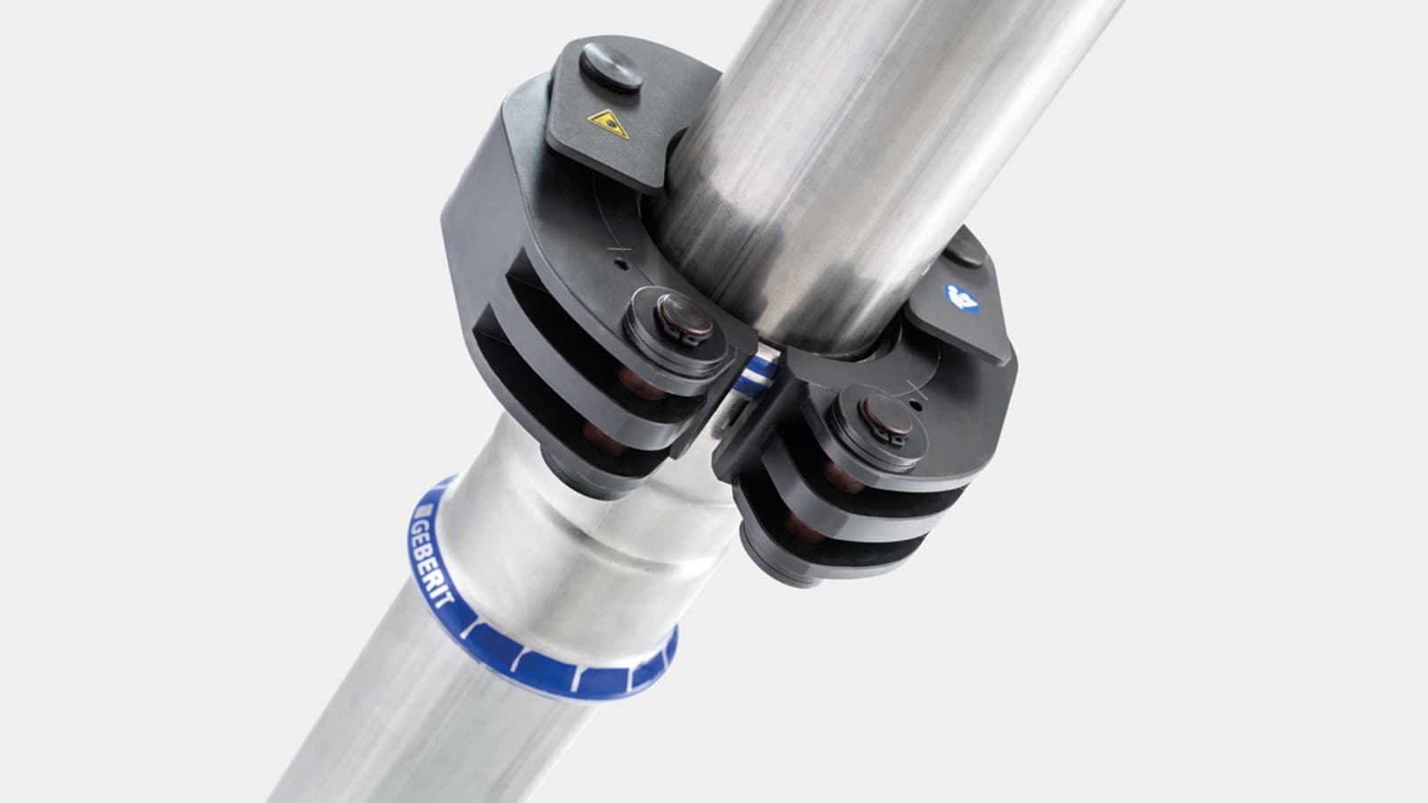 Il meccanismo a scatto fissa la ganascia a catena Geberit al raccordo Geberit Mapress Il meccanismo a scatto fissa la ganascia a catena Geberit al raccordo Geberit Mapress